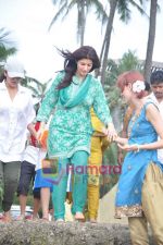 Twinkle Khanna at Akshay Kumar_s Ganpati visarjan on 12th Sept 2010 (4).JPG